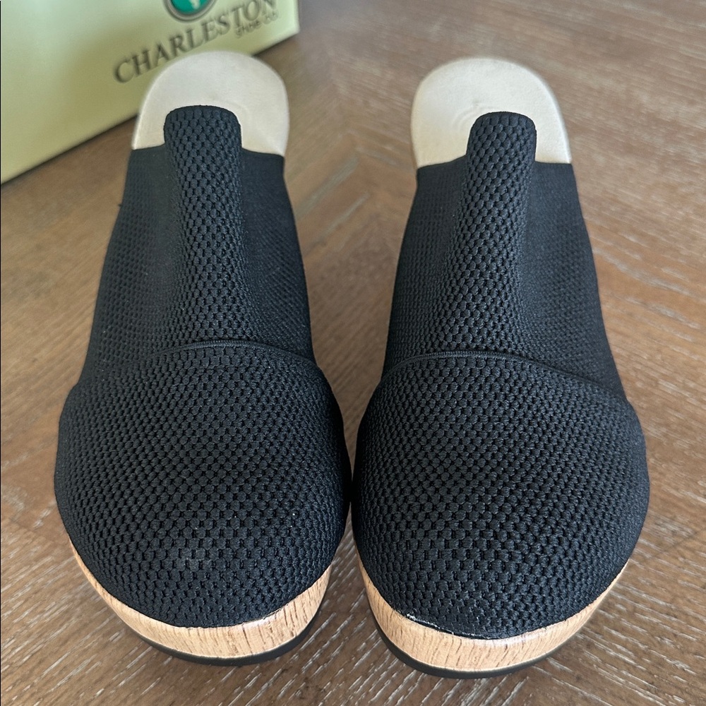 New in Box Charleston Shoe Co Frannie Black Platform Clogs Women size 9 - Picture 10 of 10